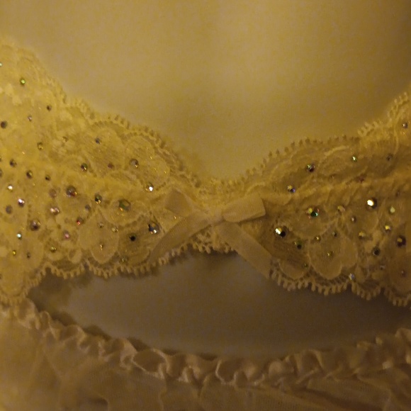 NWT VICTORIA SECRETS WHITE GARTER PANTY SET LARGE - Picture 2 of 8